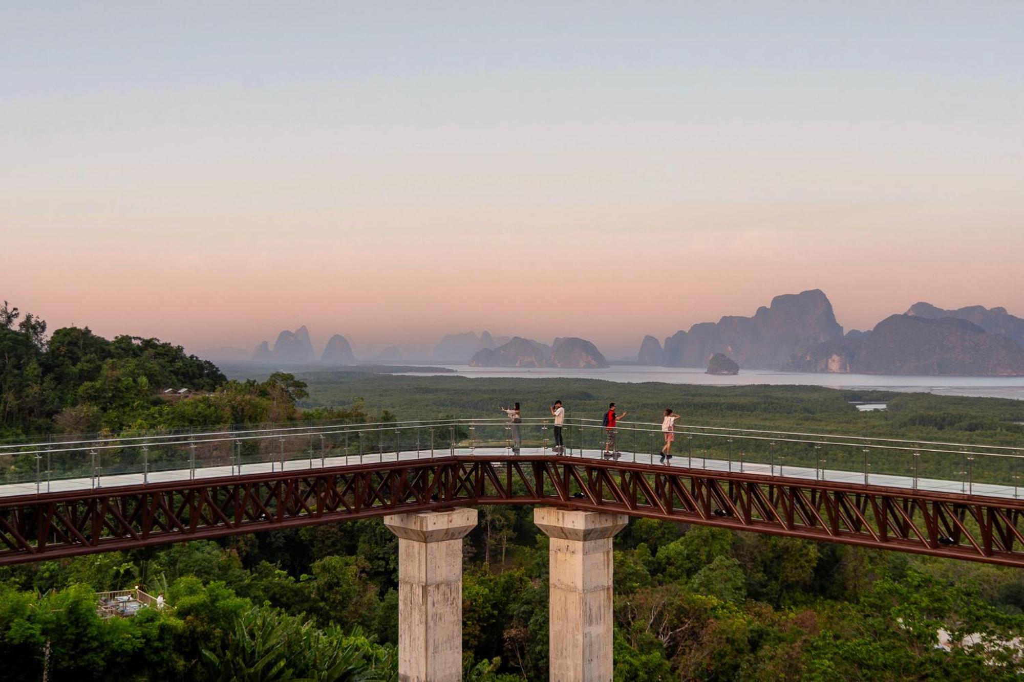 Beyond Skywalk Nangshi Hotel Takua Thung Exterior foto