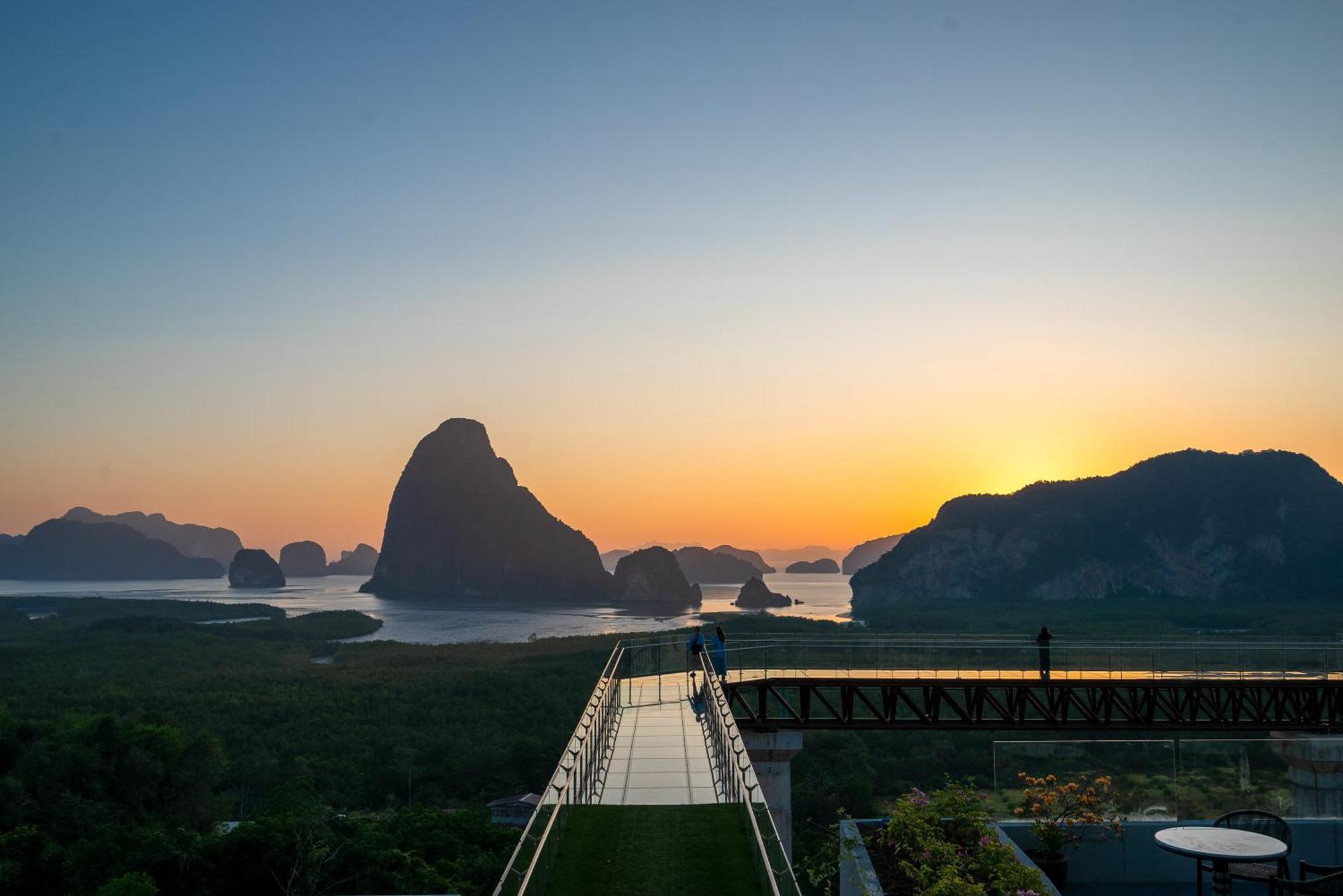 Beyond Skywalk Nangshi Hotel Takua Thung Exterior foto